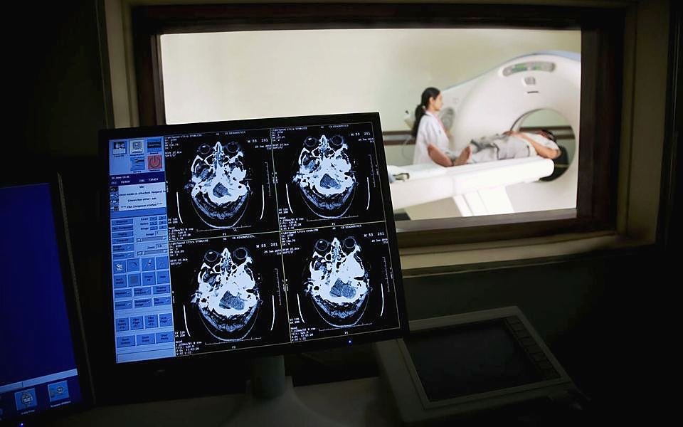 16-slice CT scanner, representative photograph